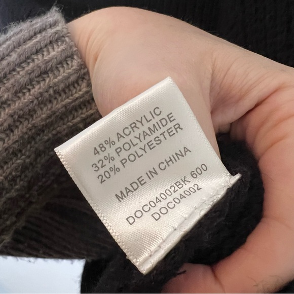 Dissh Aida Black Cropped Puff-Sleeve Sweater - Picture 5 of 6